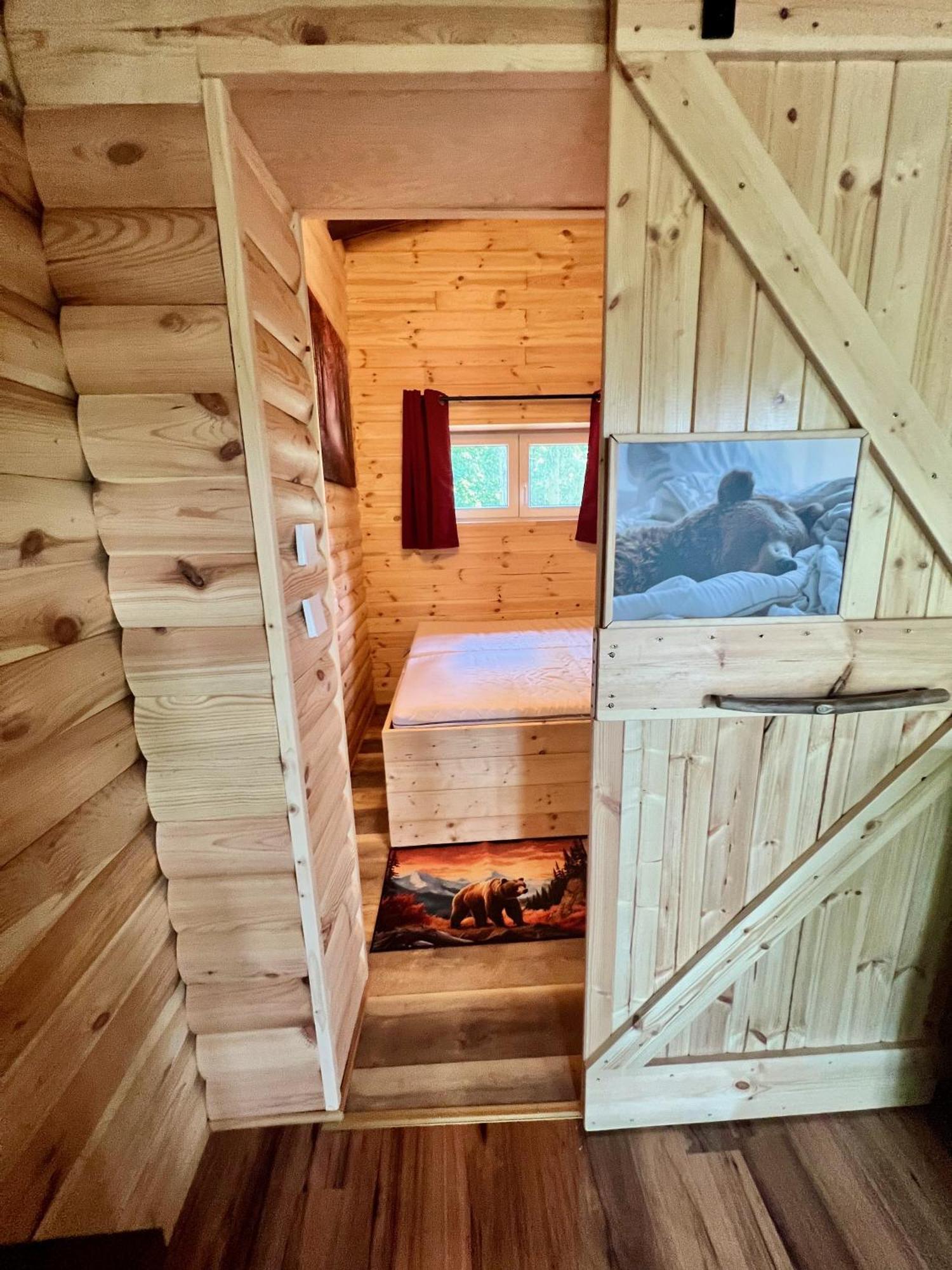 Holzhaus Baerenhoehle Am Wald Und See ノイルピーン エクステリア 写真