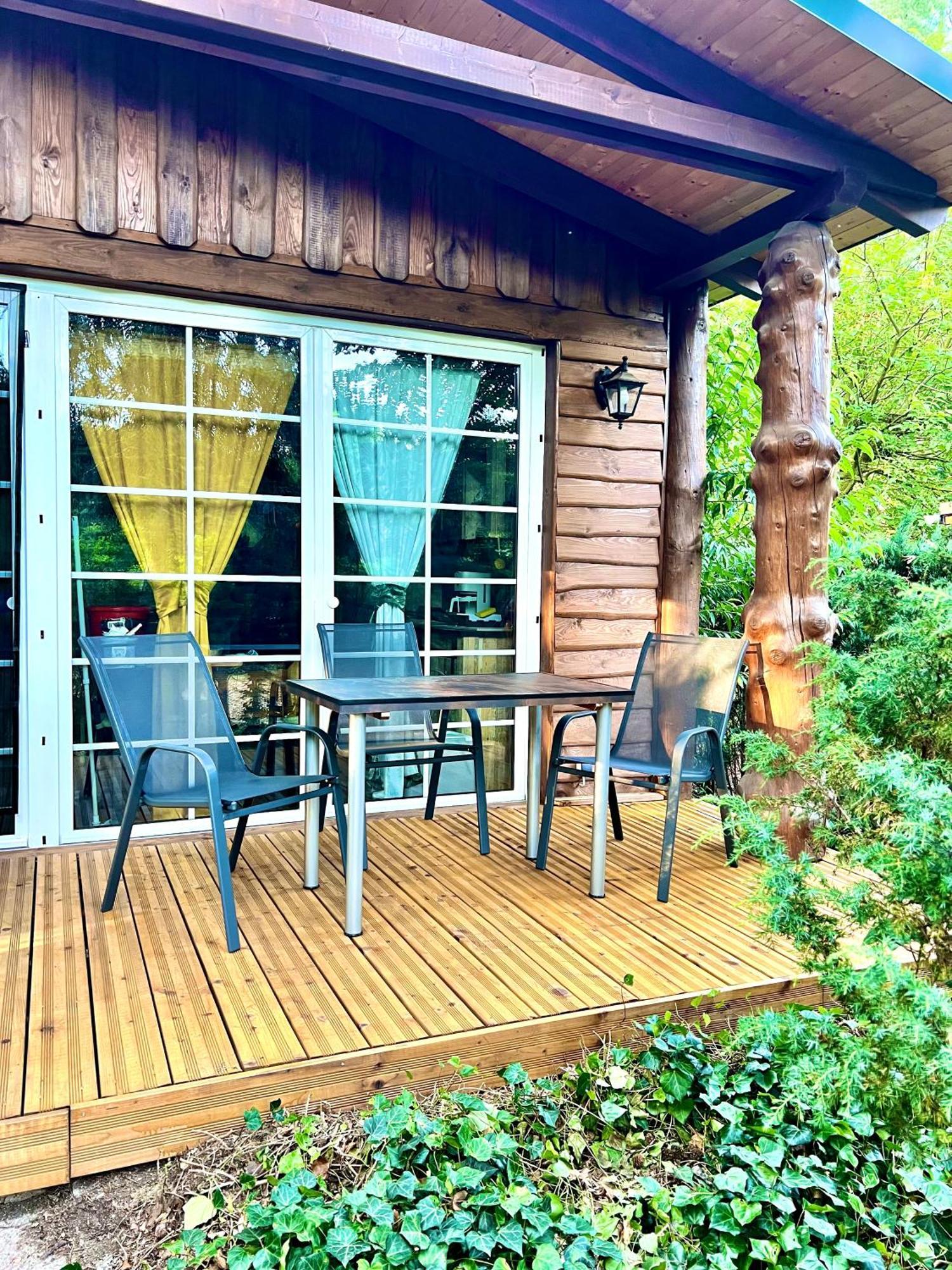 Holzhaus Baerenhoehle Am Wald Und See ノイルピーン エクステリア 写真