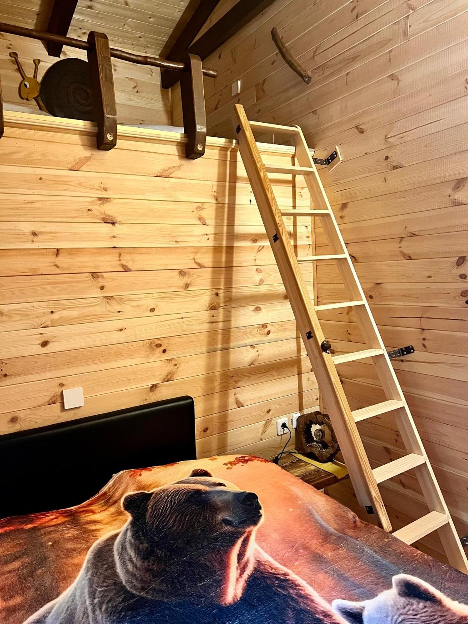Holzhaus Baerenhoehle Am Wald Und See ノイルピーン エクステリア 写真